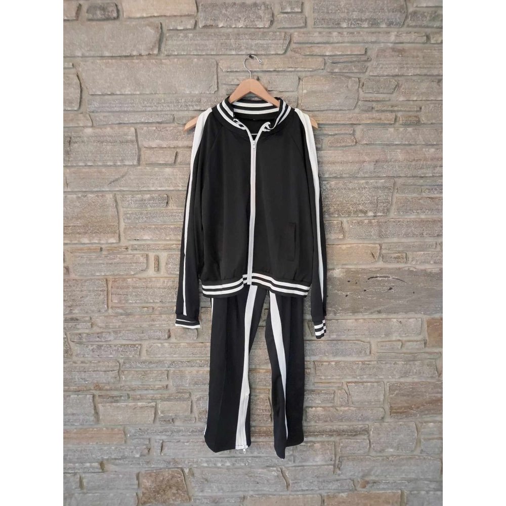 Juniors XL Set w/ Open Shoulder and Zippers on Pants‎